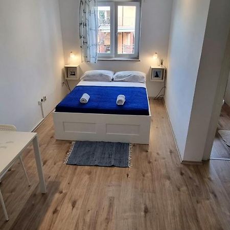 Апартаменти Tiny Studio Big Living Ровінь Екстер'єр фото
