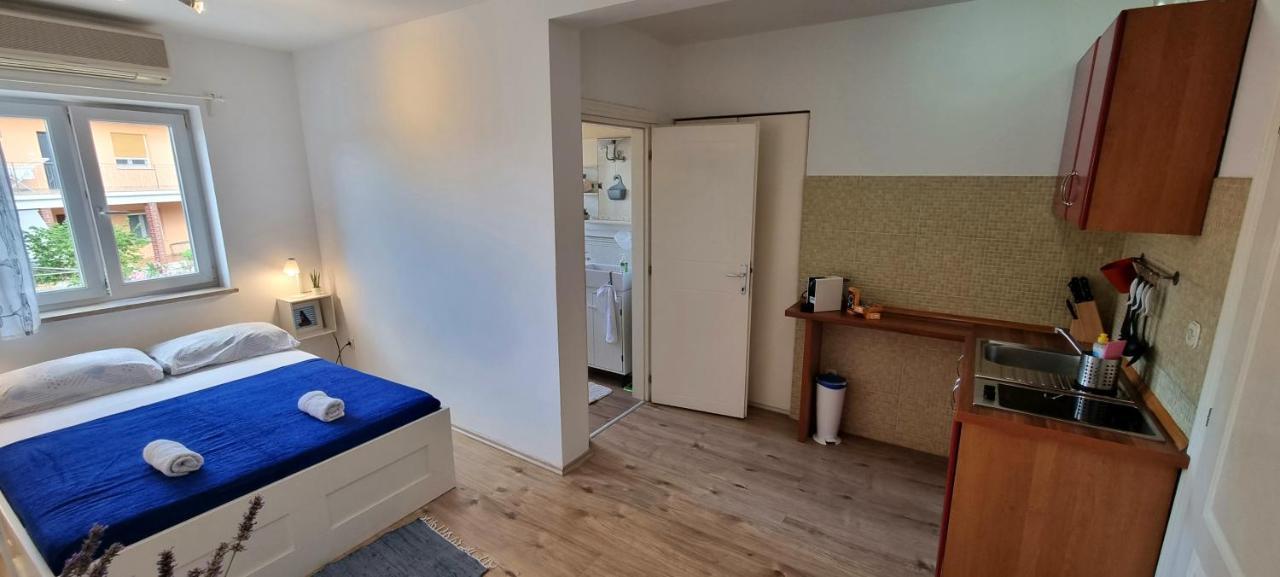 Апартаменти Tiny Studio Big Living Ровінь Екстер'єр фото