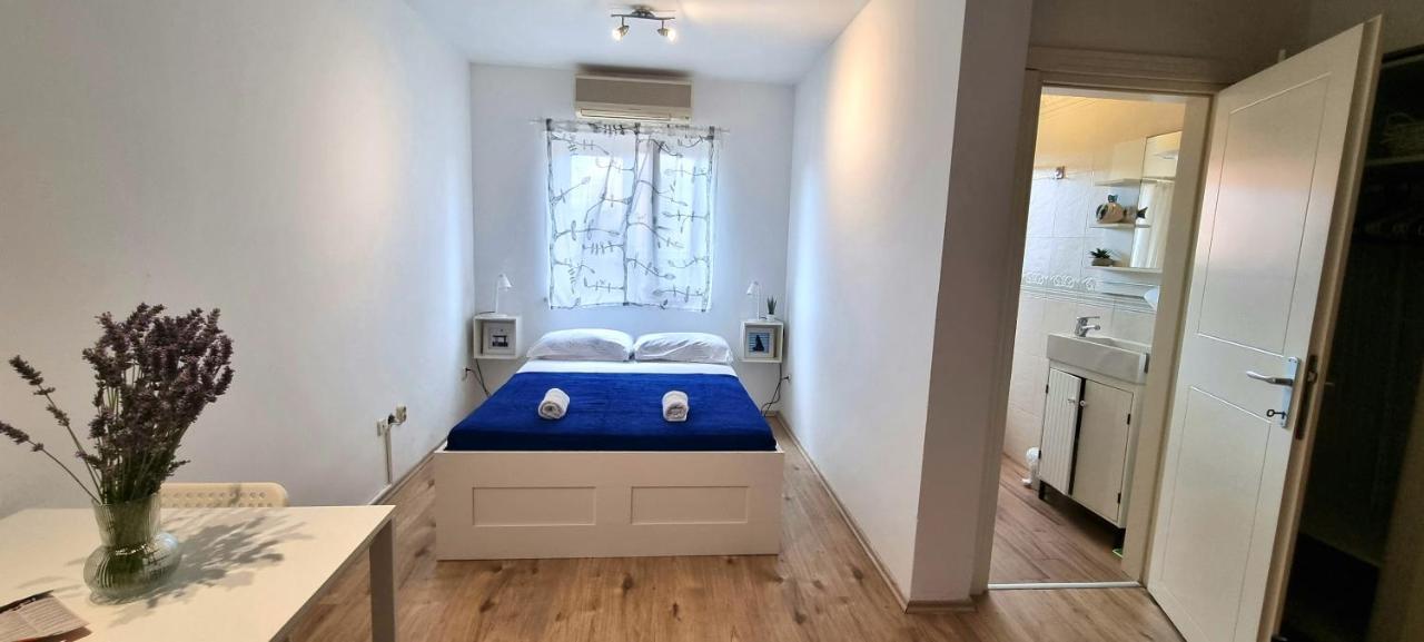 Апартаменти Tiny Studio Big Living Ровінь Екстер'єр фото